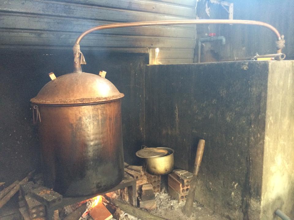 Ưu , nhược điểm khi dùng nồi nấu rượu bằng than củi