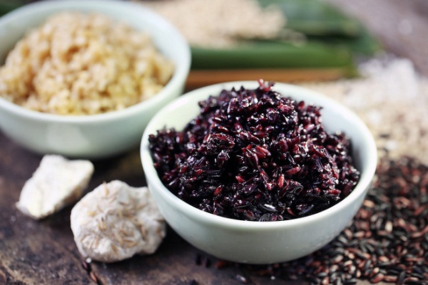 Cách nấu rượu nếp than cho bà đẻ có gì khác?