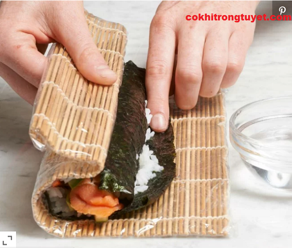 Làm ẩm cạnh bằng nước Làm ẩm cạnh bằng nước