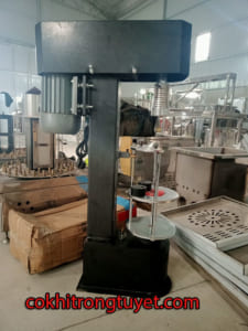 Máy đóng nắp chai